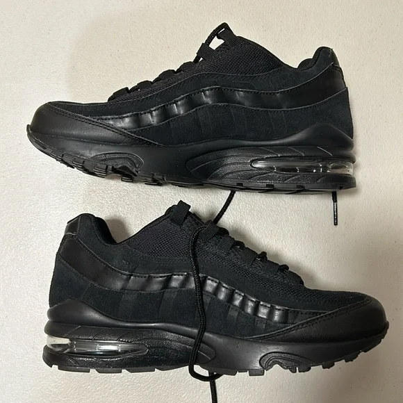 2018 Air Max 95 GS 'Triple Black' - Picture 8 of 10